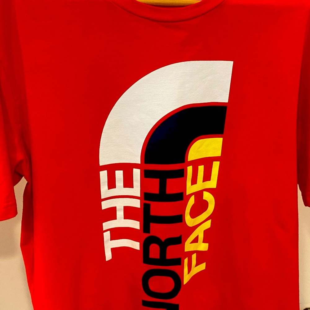 The North Face MENS XL Red tshirt with logo.